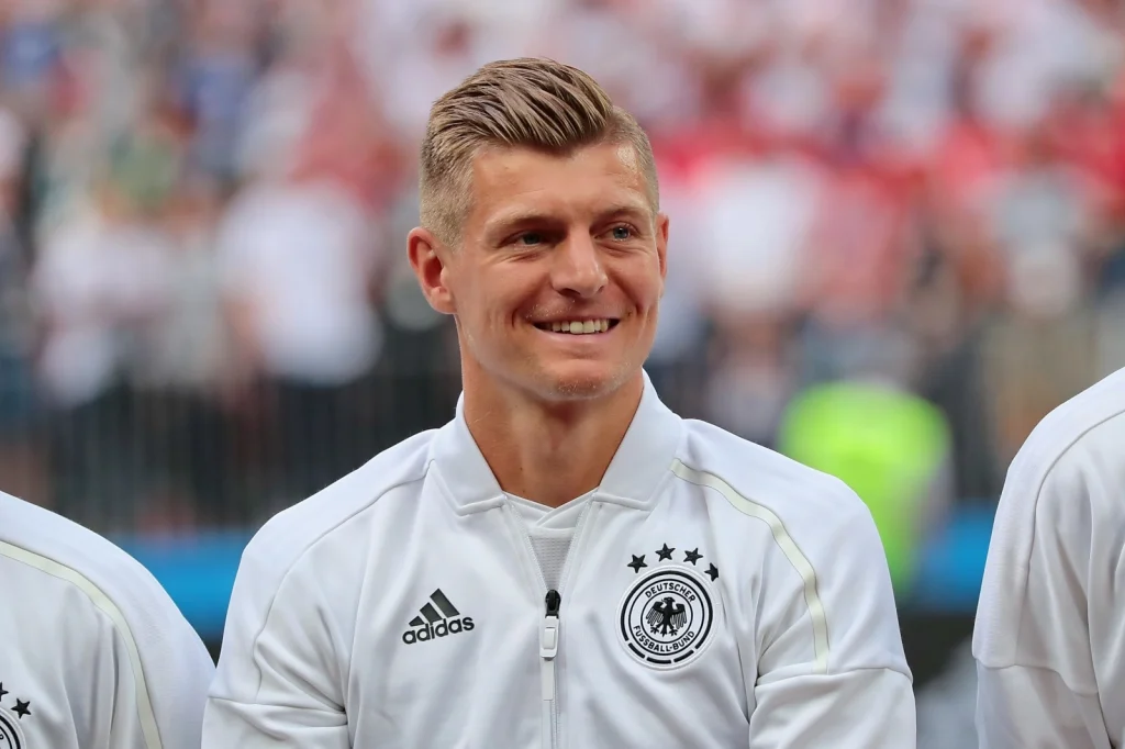 Felix Kroos Vermögen Info