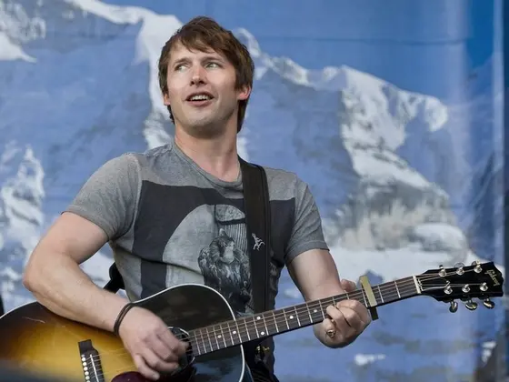 Wegen James Blunt Schuldgefühle wegen eines Rasenmäher-Unfalls