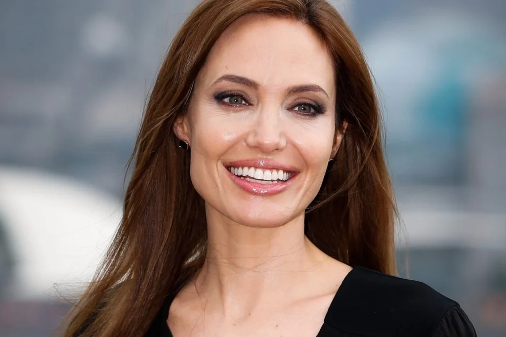 Wie Groß Ist Angelina Jolie Info