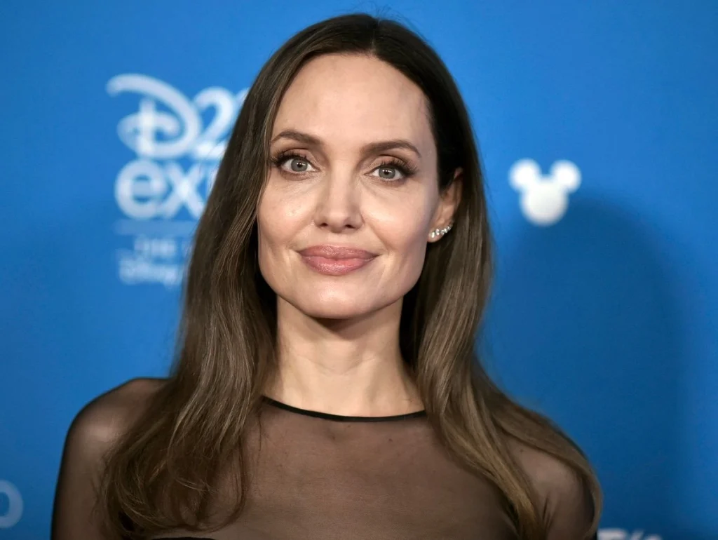 wie groß ist angelina jolie Tagesablauf