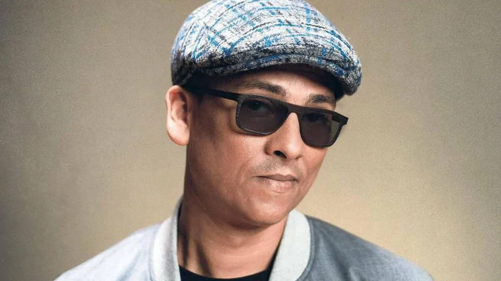 Wer ist Julia Naidoo